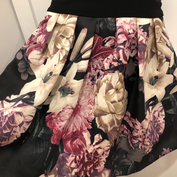 Xscape- Woman’s Floral Dress- Size 4 - Picture 4 of 12